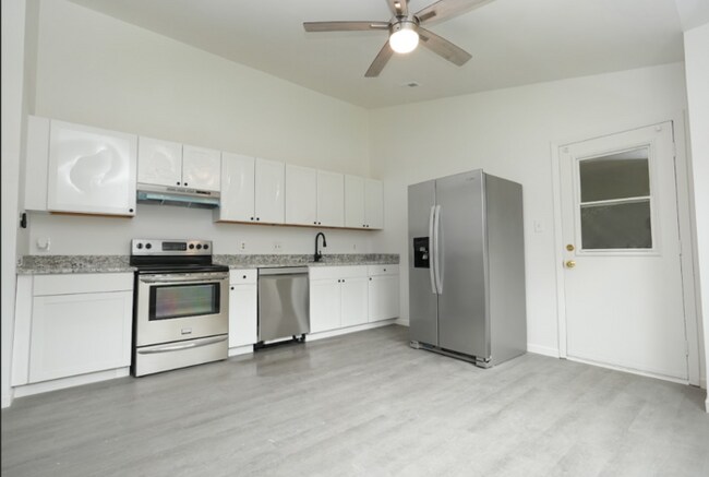 Building Photo - A beautiful house available in Williford