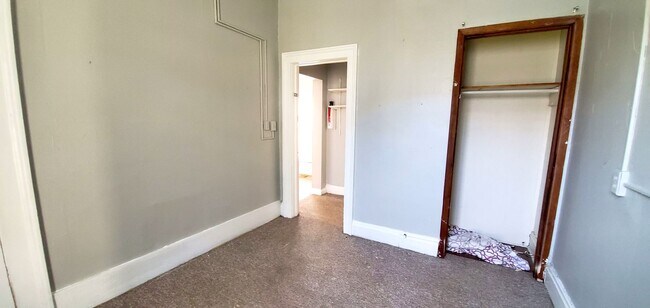 Building Photo - 411 N State St