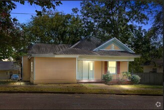 Building Photo - Newly renovated 4 bedroom, 2 bathroom home.