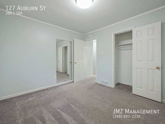 Building Photo - 127 Auburn St