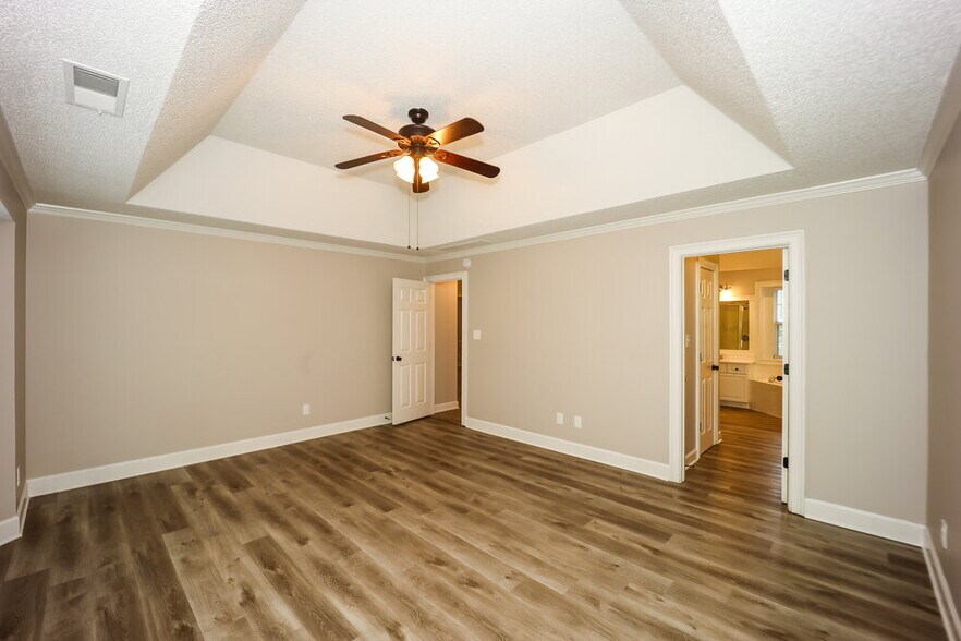 Building Photo - 130 Woodlake Dr