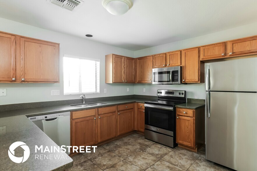 Building Photo - 12330 W Valentine Ave