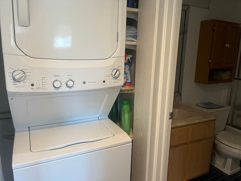 Building Photo - 1014 Manatee Rd