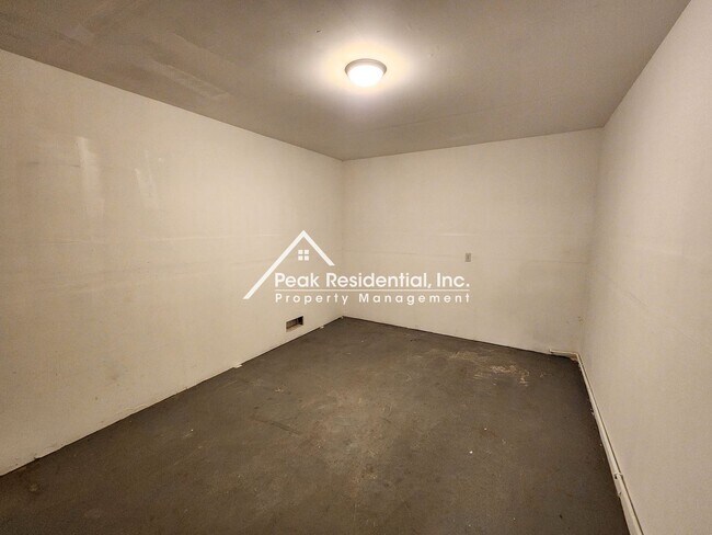 Building Photo - Spacious Stockton 5bd/3ba back up to Elkhorn Golf Club