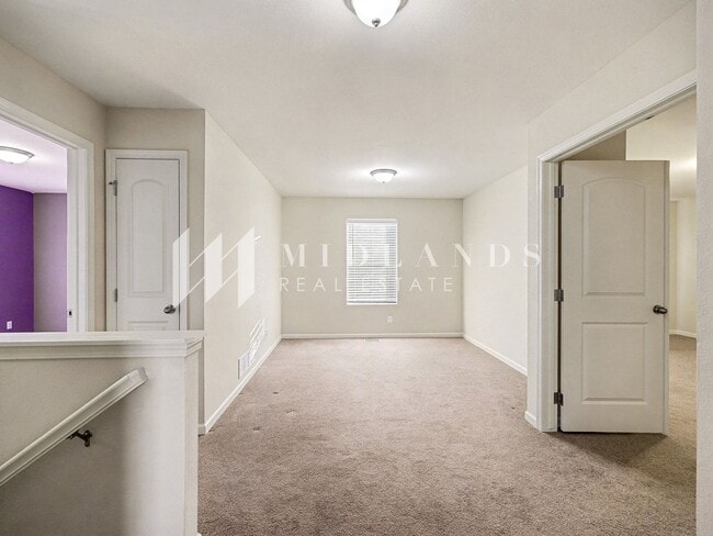 Building Photo - Papillion 2 Story