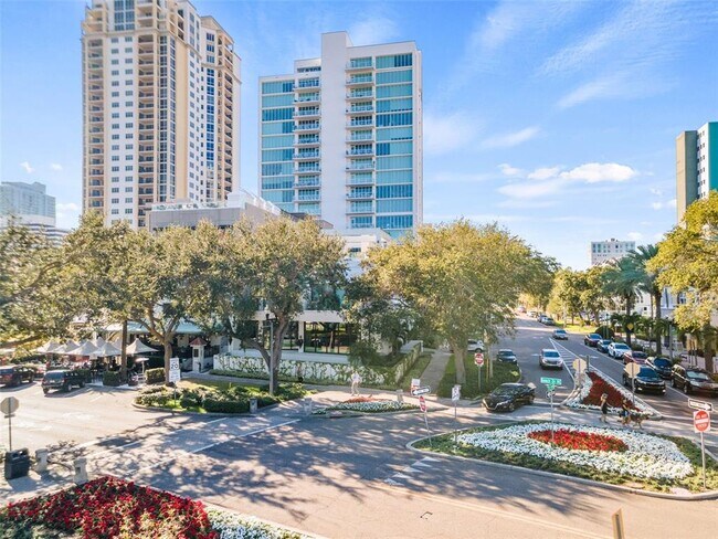 Building Photo - 176 4th Ave NE