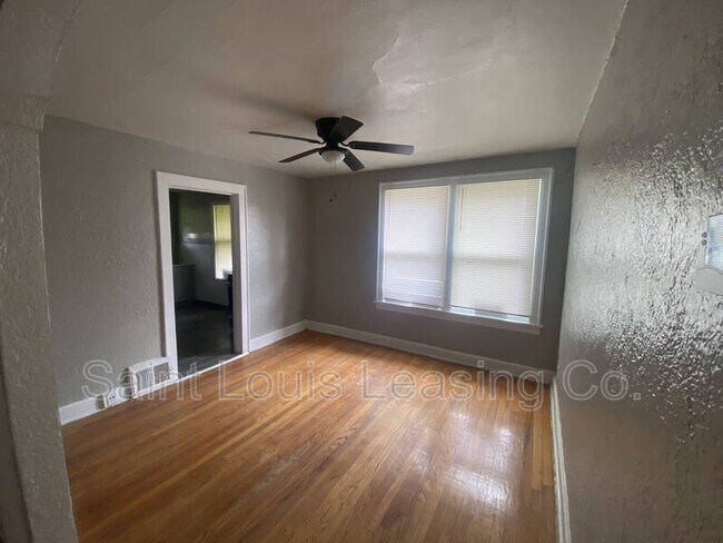 Building Photo - 1214 Gruner Pl