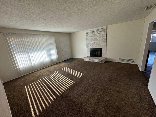 Building Photo - 8809 Los Coches Rd