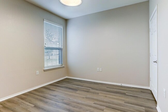 Building Photo - 11108 Helms Deep Dr