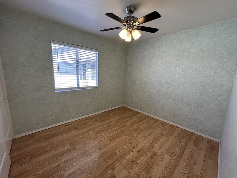 Building Photo - 7709 W Wahalla Ln