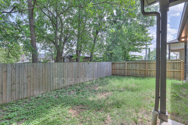 Building Photo - 253 Riverside Dr