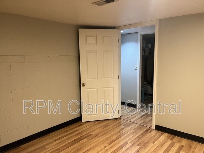 Building Photo - 932 Briaro St