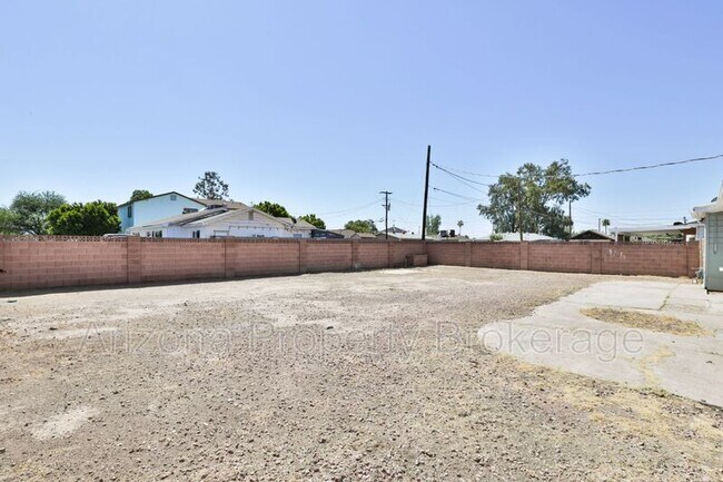 Building Photo - 8041 N 30th Dr