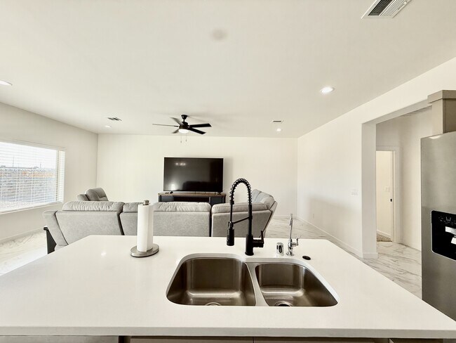 Building Photo - 15052 Destination Ave