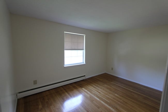 Building Photo - 54 Westland St