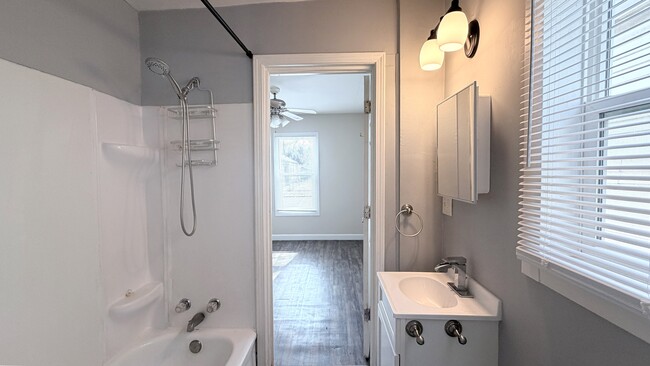 Building Photo - 608 Ravenswood Dr