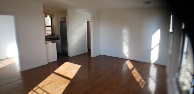 Building Photo - 42 Park Terrace E