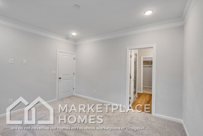 Building Photo - 3910 Standish Dr
