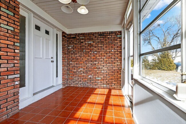 Building Photo - 77 Marsh Ave