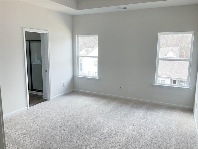 Building Photo - 627 Mountaintop Rd SW