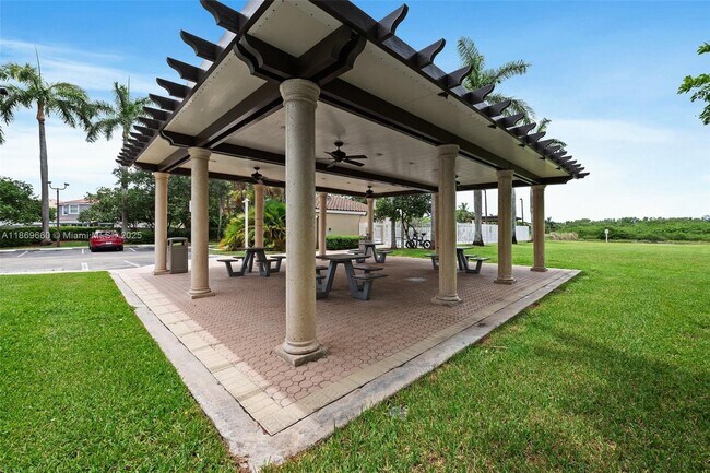 Building Photo - 15376 14th Manor