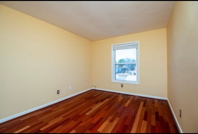 Building Photo - Bright 3 Bedroom Takoma Townhome with Park...