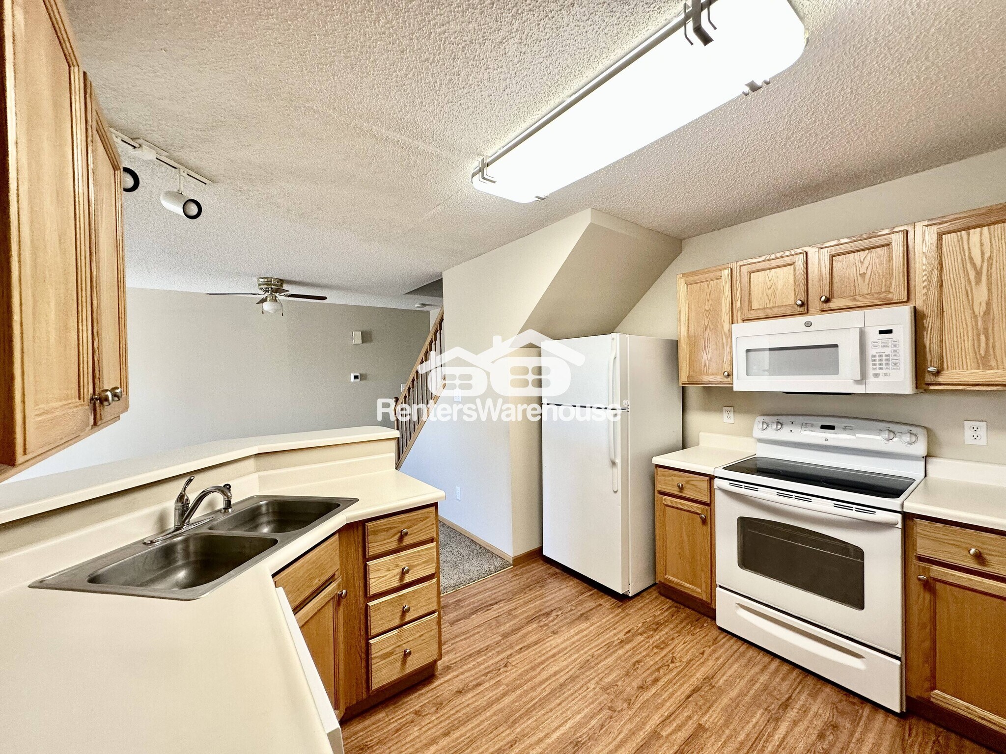 Building Photo - 1321 SE Delaware Ave