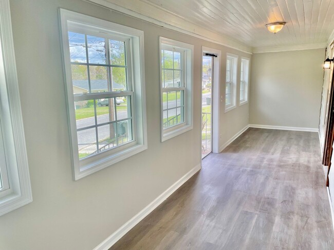 Building Photo - 1004 Highland Ave