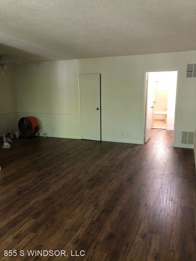 Building Photo - 855 S Windsor Blvd