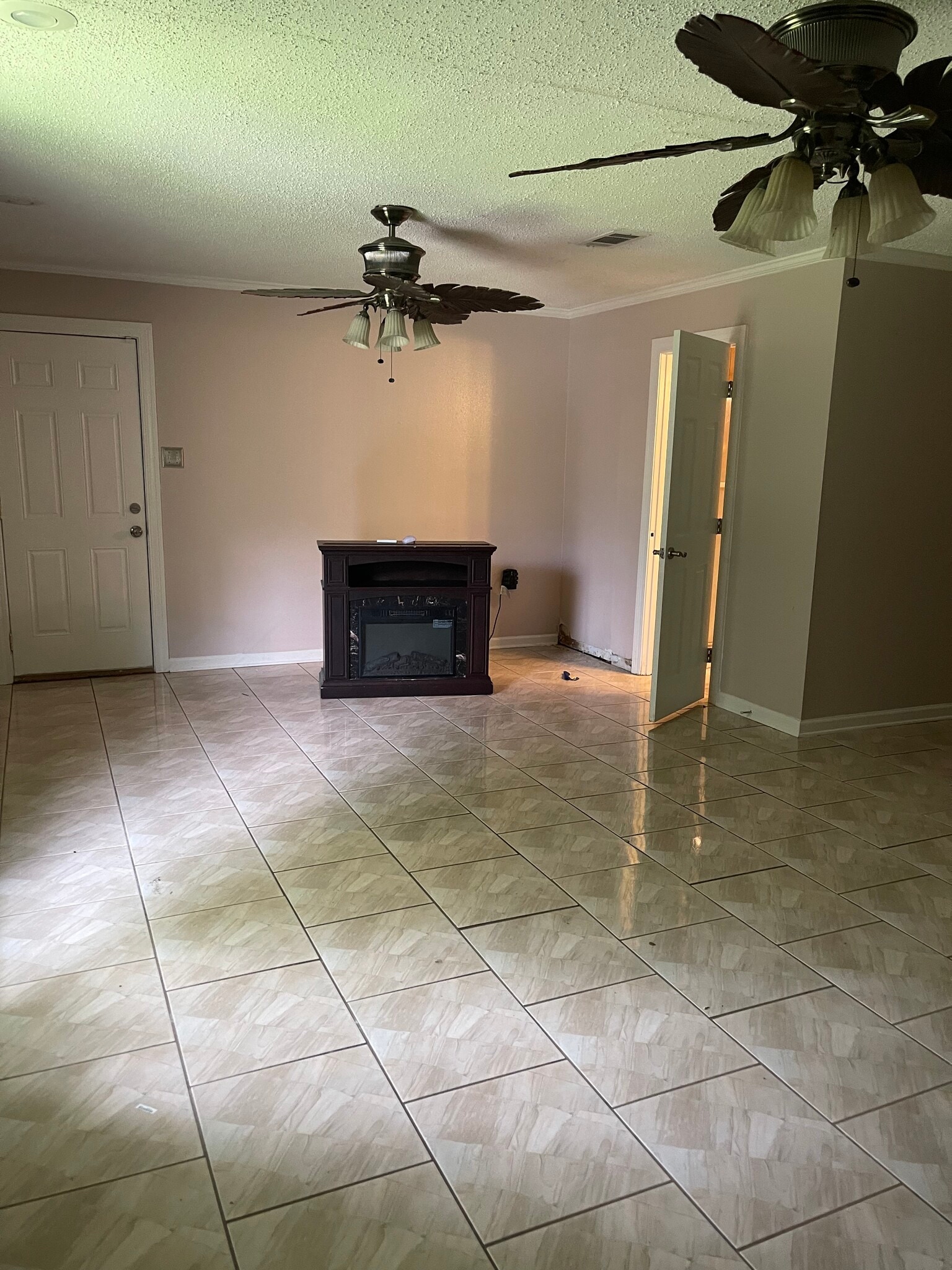Building Photo - 1076 Elysian Dr