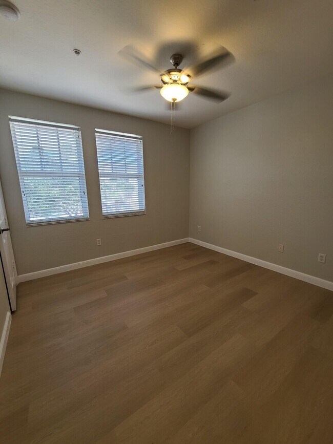 Building Photo - 590 Amador Ln