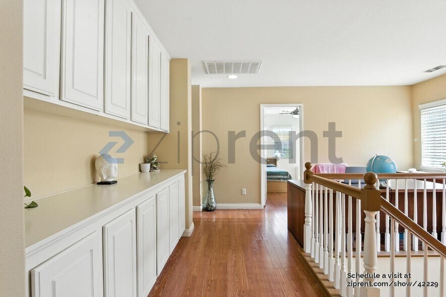 Building Photo - 7956 Barnstormer Ct