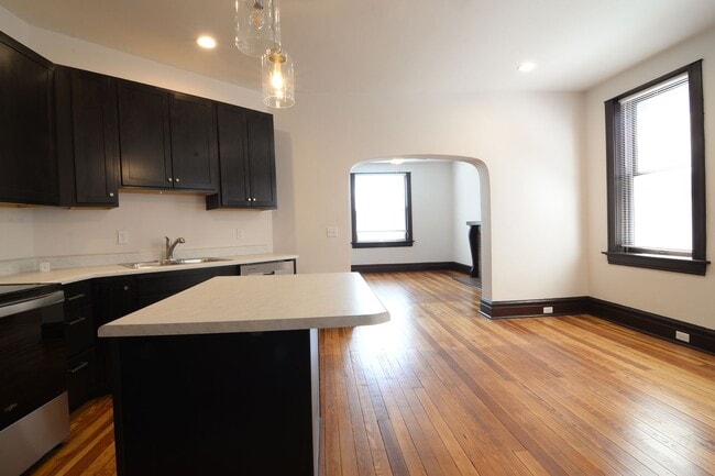 Building Photo - 3449 Iowa Ave