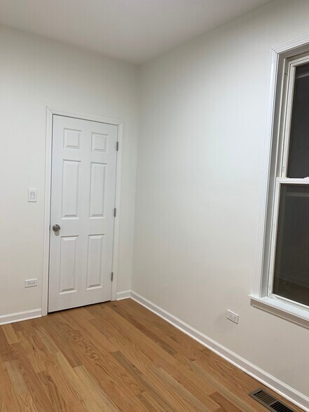 Building Photo - 3617 W Belmont Ave