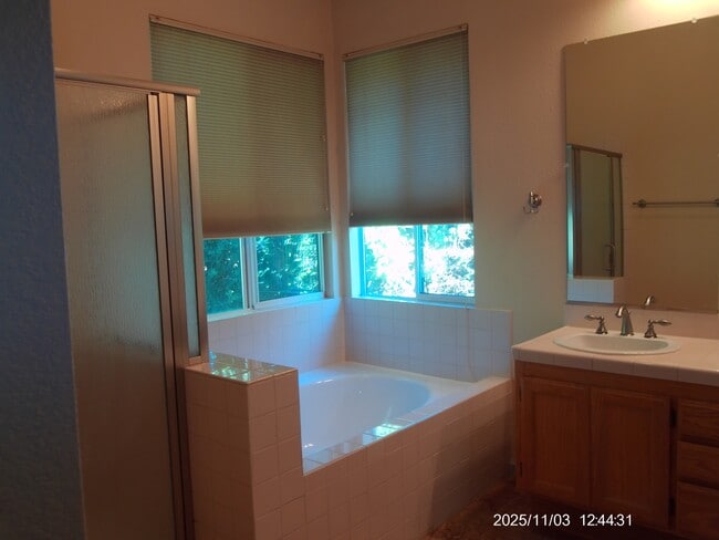 Building Photo - 1325 Jamie Dr