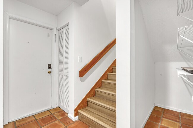 Building Photo - 935 Honeytree Ln