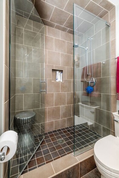 Building Photo - 2800 N Lake Shore Dr