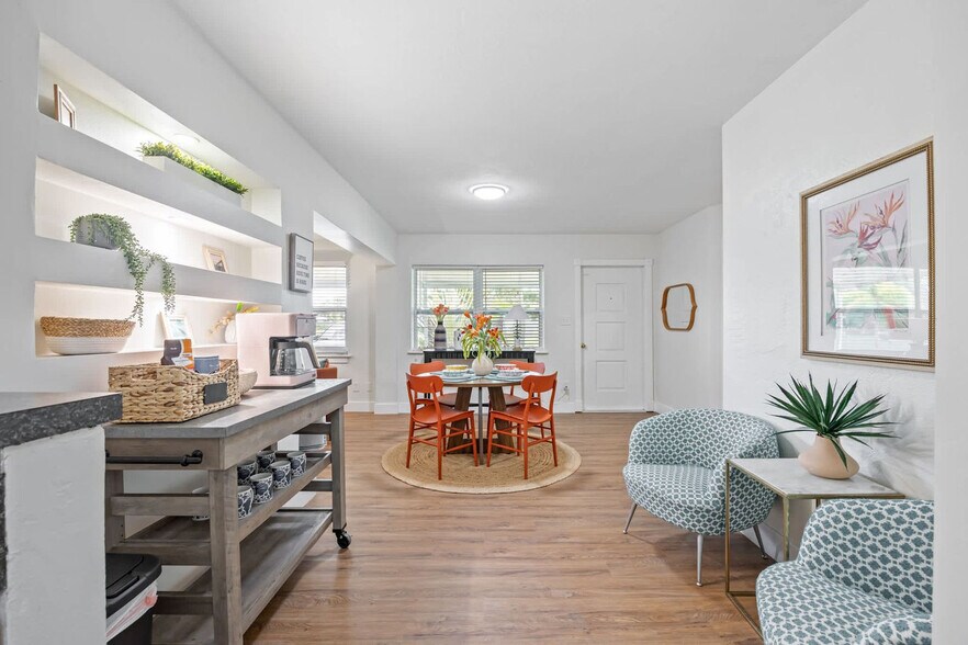 Building Photo - 489 Seacrest Ave