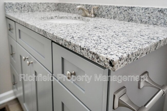 Building Photo - 2553 Columbia Ave