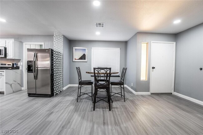 Building Photo - 7439 Trudy Ln