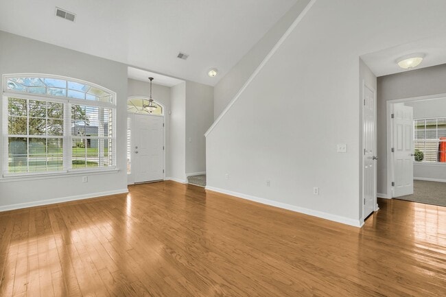Building Photo - 145 Red Oak Dr