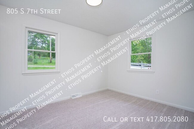 Building Photo - 805 S 7th St