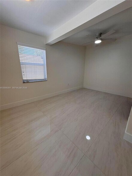 Building Photo - 606 SW 58th Ct