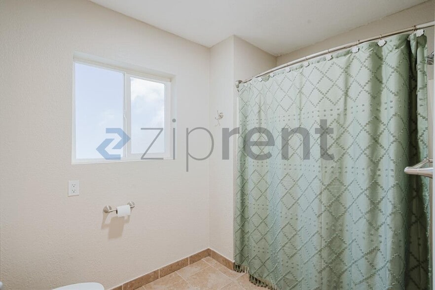 Building Photo - 593 W 1020 S