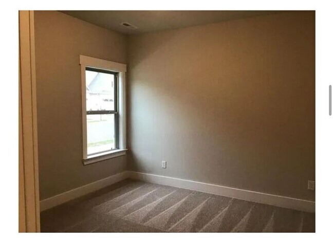 Building Photo - Luxury Townhome in Prime Location