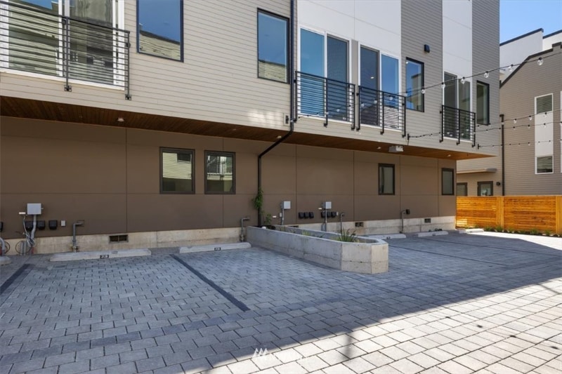 Building Photo - 212B 18th Ave