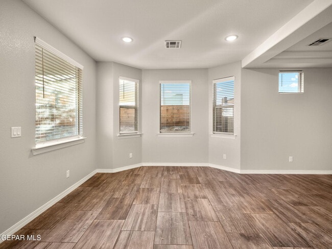 Building Photo - 5916 Hidden Acres Dr