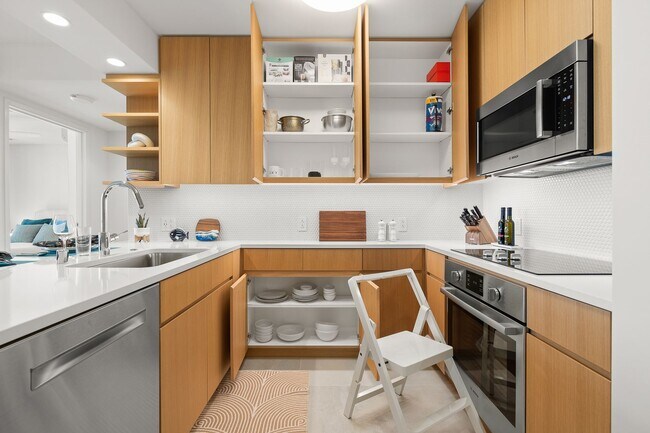 Building Photo - Fully furnished 1-bed, 1-bath, 1-parking a...