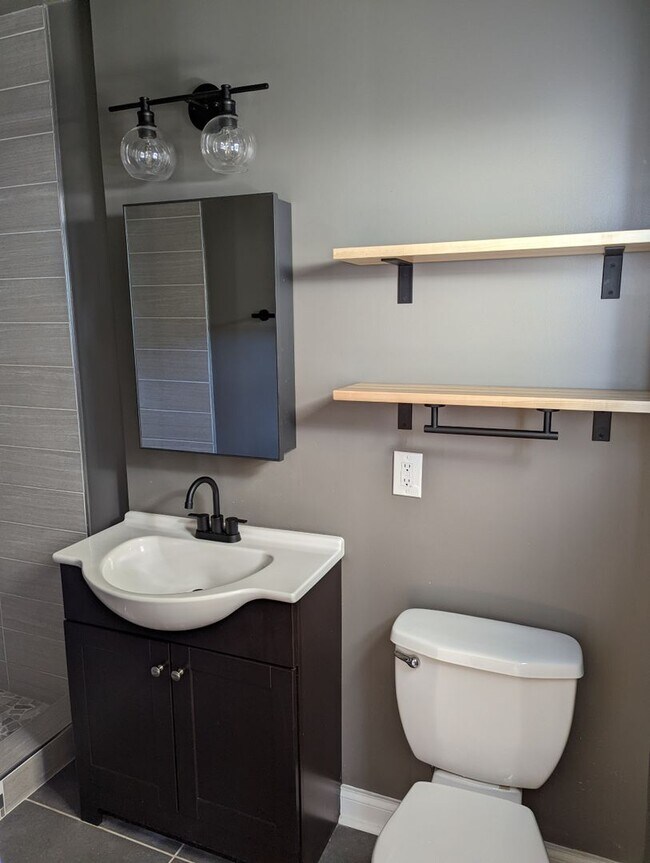 Building Photo - 172 Lynda Cir