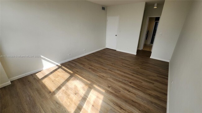 Building Photo - 7441 Wayne Ave